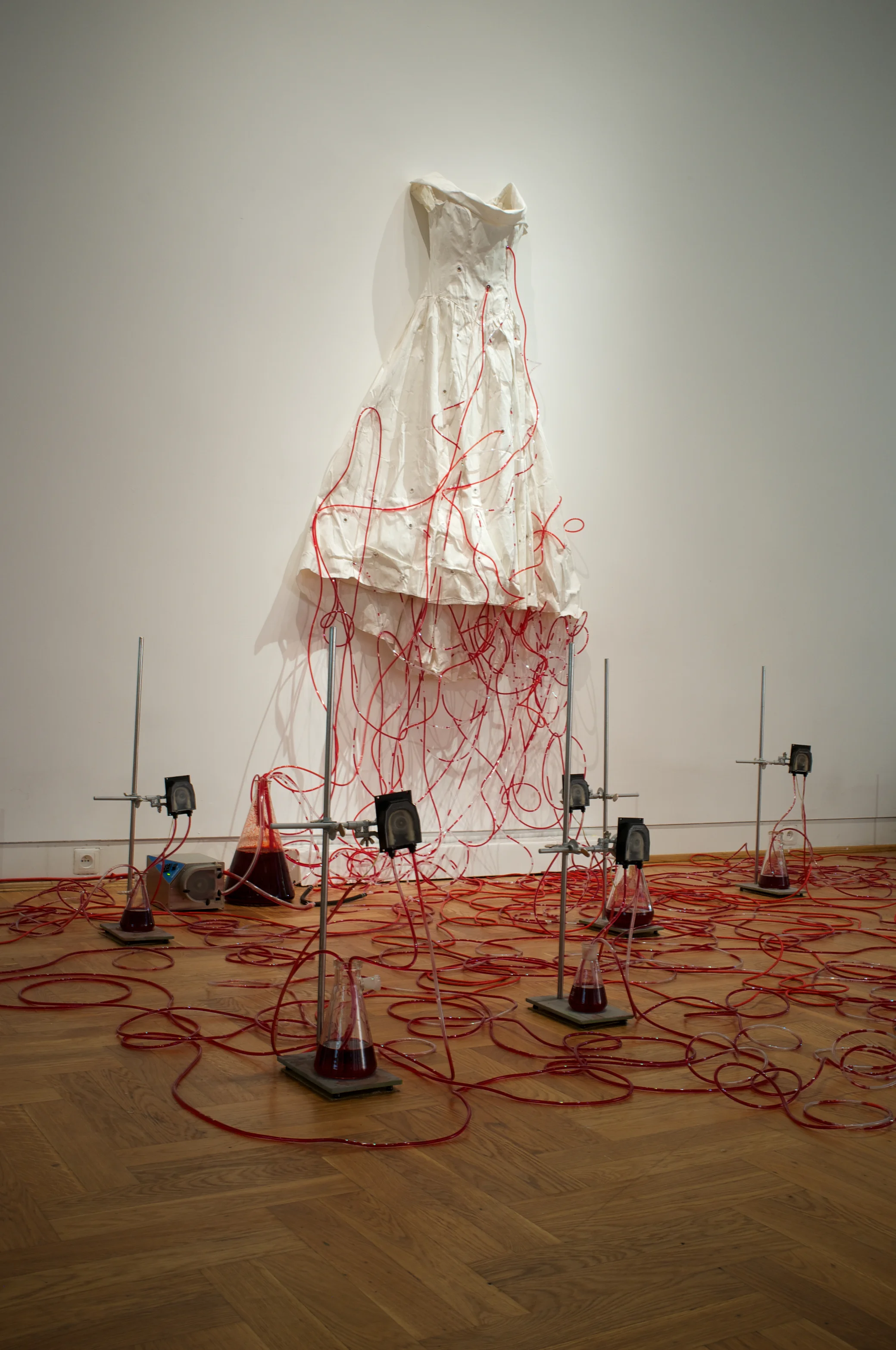 CHIHARU SHIOTA–塩田千春